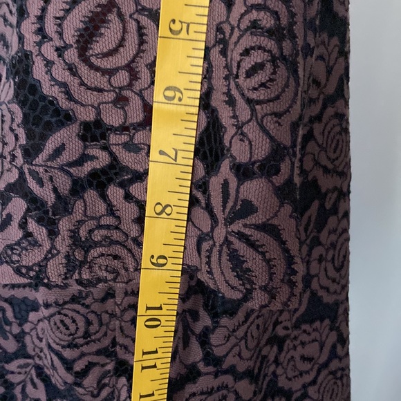 Ann Taylor size XL lace rose plum color short sleeves blouse with black lining. - Picture 5 of 8